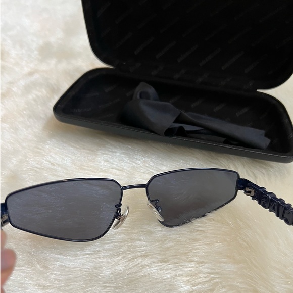 BALENCIAGA Cat-eye frame Sunglasses Navy Blue - Picture 5 of 13